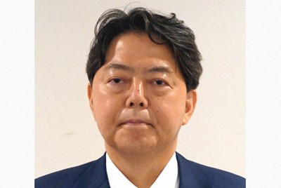 宜野湾市長が死亡　官房長官「大変驚き、哀悼の誠ささげる」