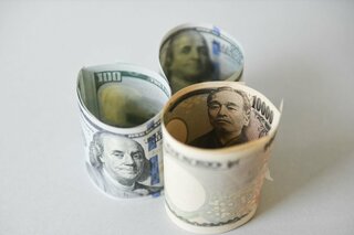 円は153円台後半、強い米経済指標で２カ月半ぶり高値から上げ解消