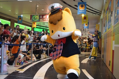 高崎駅が「ぐんまちゃん駅」に　開業140年で登場、ダンス披露