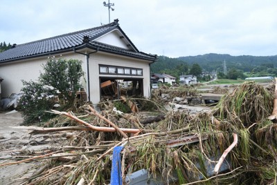 道路えぐれ、橋は崩落…再び大雨予想の被災地、息のむ光景　山形