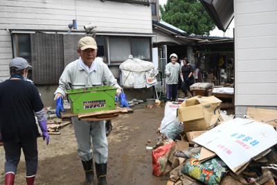 記録的豪雨の山形・酒田でボランティア受け入れ　県内外から27人