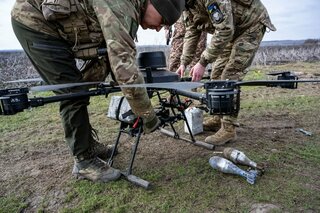 ウクライナ、ロシア軍の潜水艦を撃沈と主張－飛行場も無人機攻撃