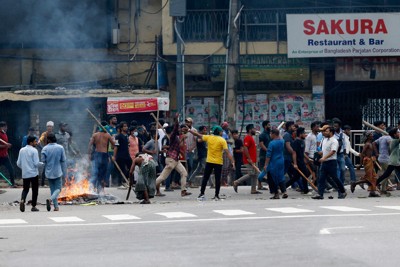 バングラデシュでデモ、少なくとも27人死亡　首相の辞任求め抗議