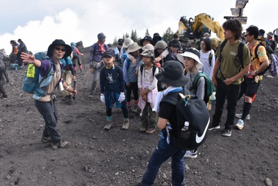 小児がん経験の子どもら、富士登山に挑戦　先頭集団は8合目到達