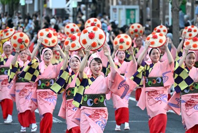 山形花笠まつり始まる　9700人の踊り手が参加　7日まで