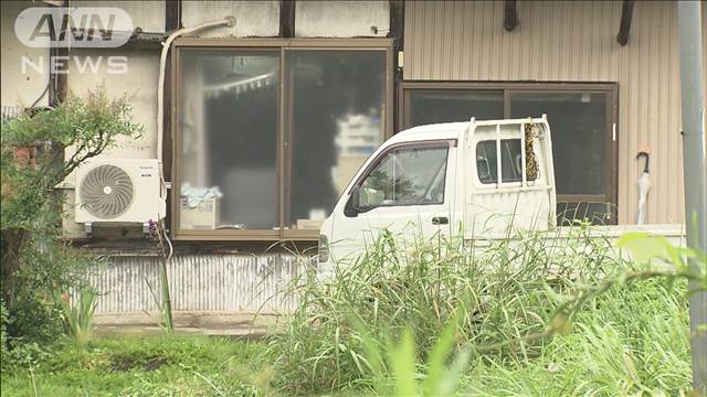 群馬の住宅で親子2人死傷　周辺に長男の車　行方追う