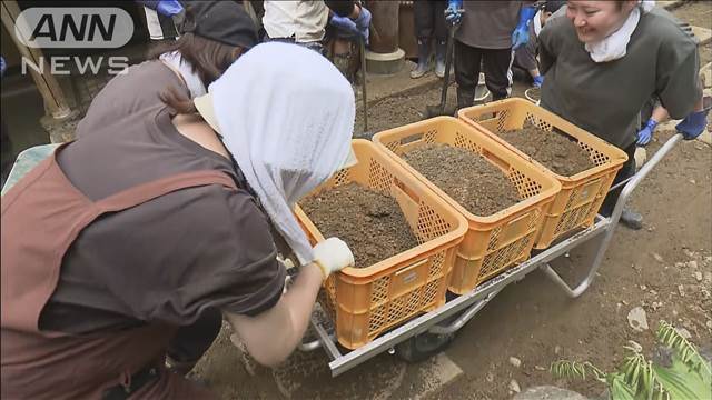 大雨の影響で土砂流入　旅館で懸命な復旧作業続く