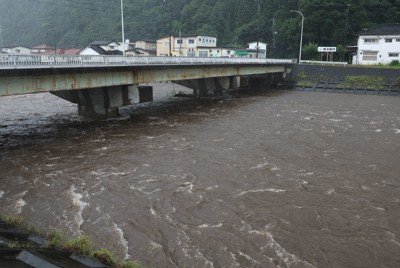 台風5号は熱帯低気圧に、引き続き大雨の恐れ　新たに7号も発生