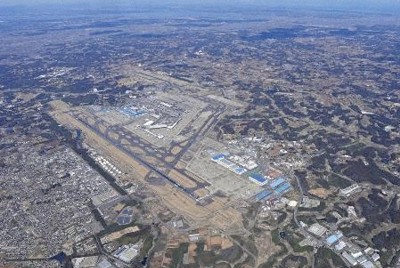 成田空港で貨物機が緊急着陸　タイヤ破裂、滑走路7時間閉鎖