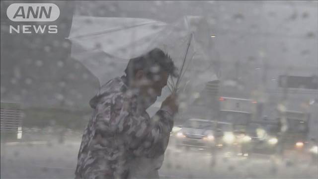 台風7号「最強クラス」接近　強い雨と風で道路水浸し　ディズニーが前倒し閉園