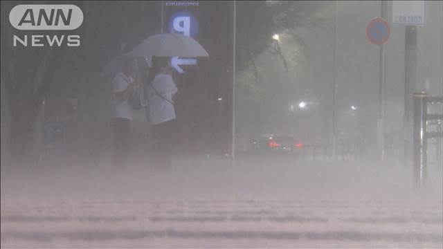 東京都心で記録的短時間大雨情報　鉄道などに影響も