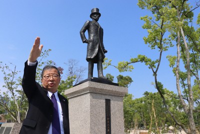 広島出身の元首相・加藤友三郎氏の銅像再設置　中央公園でお披露目