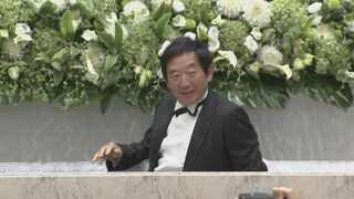 【石田純一】「生前葬」イベントに“ノーソックス“で登場　妻・東尾理子「本当の棺に入れたいのは”靴下”」