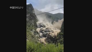 山の斜面が突然崩れ…中国内陸部・四川省　山崩れの瞬間をカメラがとらえる　