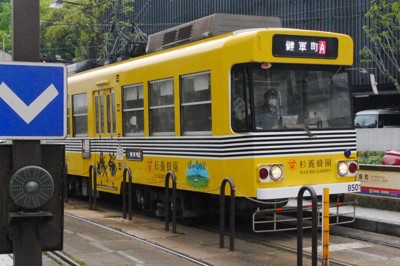 熊本市電、満員で発車直後にドア開く　2024年のトラブル11件目