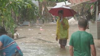 台風11号　フィリピンで少なくとも13人死亡4人不明　急速に発達し南シナ海を西寄りに進む