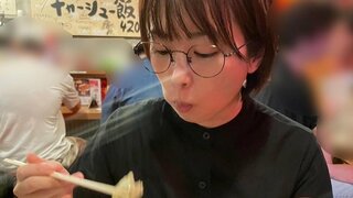 【志田未来】メガネ姿で餃子を食す　「写真見たら食べたくなってきた！」「メガネ姿が可愛らしいですね」と反響