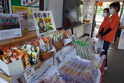 銚子電鉄名物「まずい棒」　肥薩おれんじ鉄道に登場　商品を相互販売