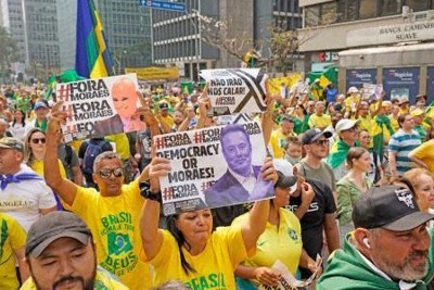 X遮断のブラジルで抗議デモ　前大統領、判事を「独裁者」と批判