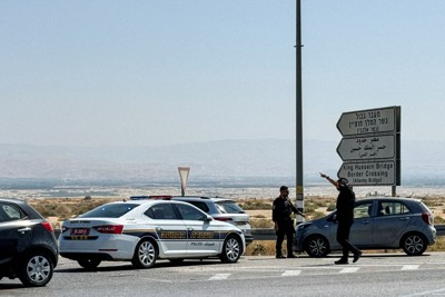 ヨルダン川の橋付近で銃撃、イスラエル人3人死亡　容疑者を射殺