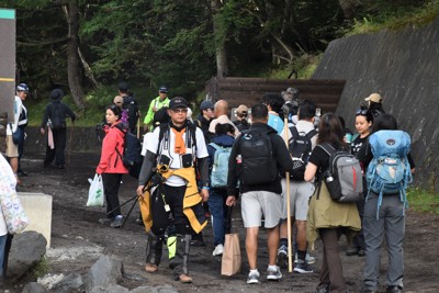 富士山の山梨県側登山者数は13万2904人　「弾丸登山」は95％減