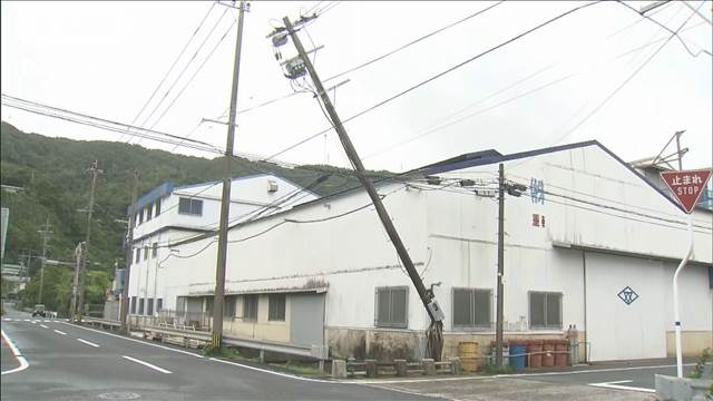 奄美大島は台風直撃で停電続く 電柱折れる被害も