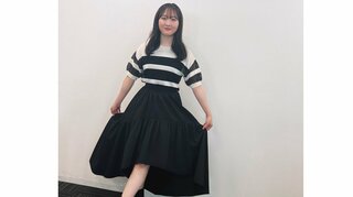 【本田望結】　「スカートです。」　指輪とフィッシュテールスカート　モノトーン大人コーデにファン反響