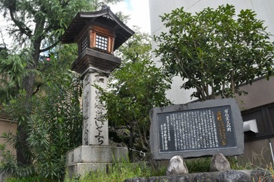 国の史跡に寄り道、茶店で名物堪能　滋賀・草津宿から東海道を歩く