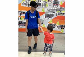 イモトアヤコさん　２歳長男とお出かけ　「行き先は　#バスと電車の博物館」　親子で楽しむ