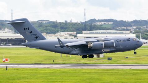 カナダ空軍のC17大型輸送機　米軍嘉手納基地に飛来　朝鮮船舶の監視で