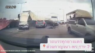 タイの高速道路でトレーラーが車10台以上に次々と衝突 17人けが　運転手「突然ブレーキが効かなくなった」