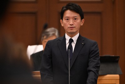 兵庫知事「目が覚めるくらい思い悩む判断」　辞職か解散か明言せず