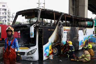 遠足中のバスが炎上、児童ら25人死亡　タイ・バンコク近郊