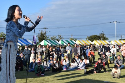 埼玉・行田で初の古墳フェス 　ガイドツアーや埴輪づくり楽しむ