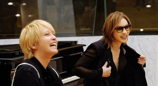 【ＹＯＳＨＩＫＩ】　手越祐也さんと２ショット　「次はいつレコーディングしましょうか!♫」　８日に３度目の首の手術　ピアノ演奏写真をアップ