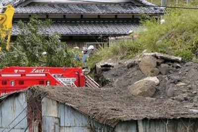 宮崎・延岡の土砂崩れ現場から女性発見、搬送先で死亡　不明の住人か