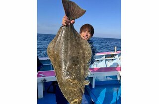 杉浦太陽さん　巨大ヒラメを釣る　「91センチ　6kg」「やったぞ〜」