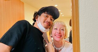 永山瑛太さん　妻・木村カエラさんに「20周年おめでとう」　笑顔の２ショット公開