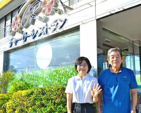 コストコ開業で大渋滞の中、一皿を求め数時間待ってくれた客も　「ありがとうチャーリー」　沖縄・南城市の老舗がレストランを終了しパイ専門店に