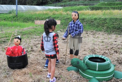 浦島太郎、ブレイキン　宮崎・美郷にユニークなかかし60体登場