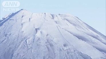 富士山に雪 最も遅い初冠雪？　北海道は平地で積雪の恐れ