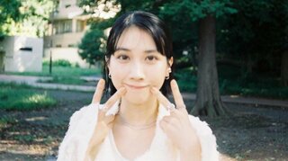 【松本穂香】「おふしょ」エモ写真にフォロワー感嘆「透明感すごすぎる」カレンダー撮影時の合間