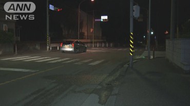 信号のある交差点で横断歩道を自転車で渡っていた女性を車でひき逃げか　相模原市