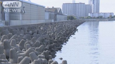 海岸に縛られた遺体　男性を拉致・監禁か 男3人逮捕