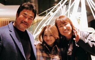 【北斗晶・佐々木健介　夫妻】　「miwaちゃんと仲間と食事会」　笑顔の３ショット写真に反響