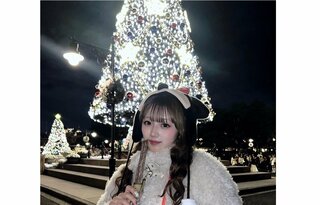 【辻希美・長女】　希空さん　「このクリスマスツリー綺麗すぎた♥」　巨大ツリーと２ショット写真公開　フォロワー数は急増中